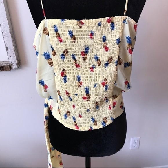 E hanger M sleeveless wrap blouse top with ruffles pineapple print. - Picture 4 of 8